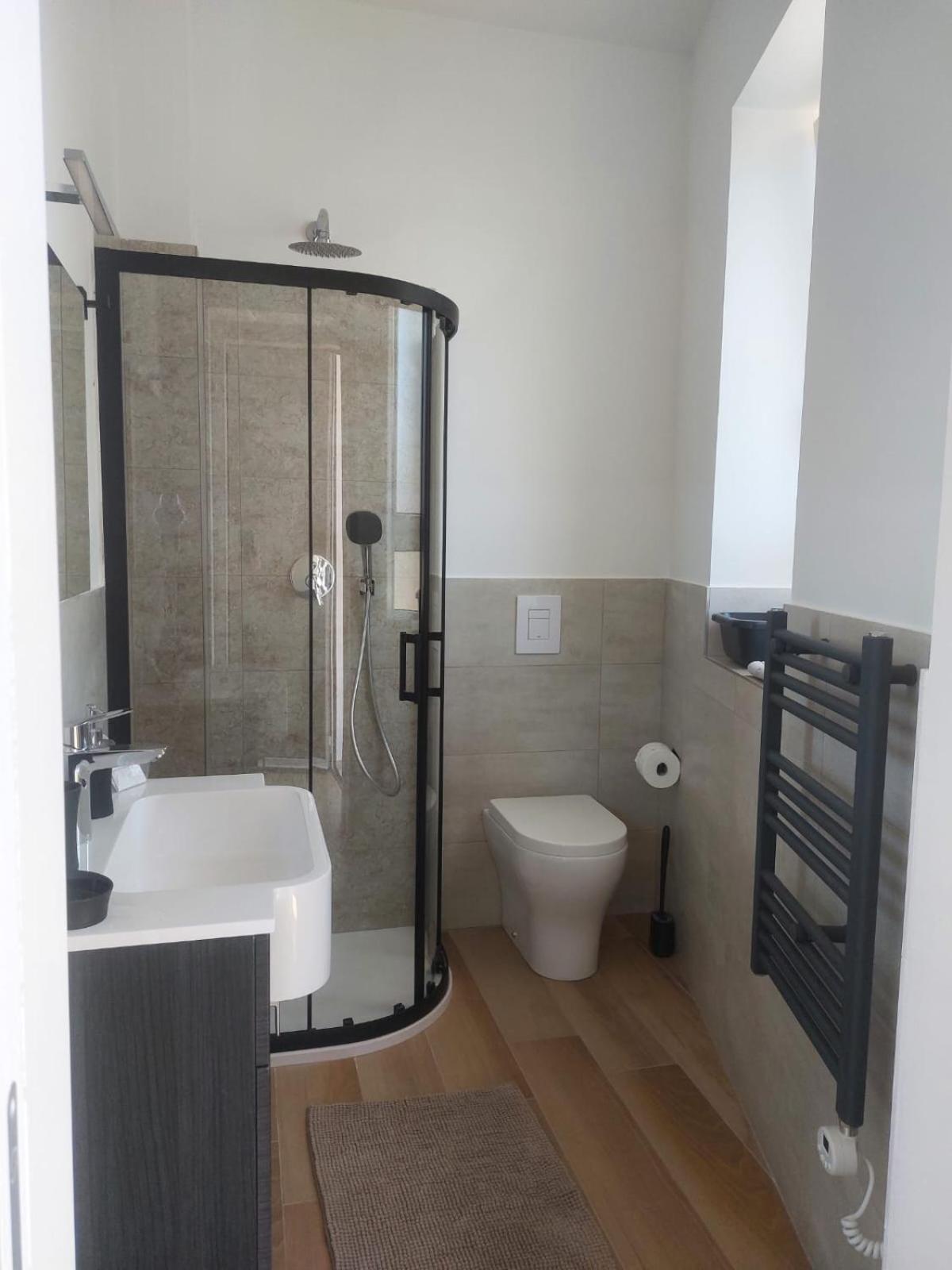 Alcantara Suites ตราปานี ภายนอก รูปภาพ